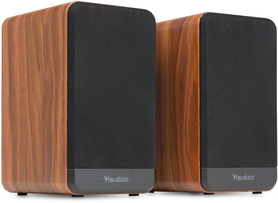 Twee Audizio speakers met warme houtlook en een grijs accent aan de onderzijde.