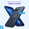 Twee donkerblauwe iPhone 13 hoesjes met magnetische ring, één toont het scherm, de andere de achterkant.