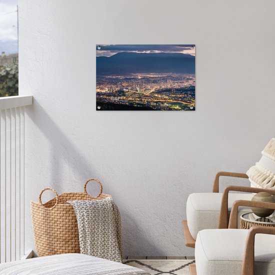 Dim Sarajevo devant une montagne en Bosnie-Herzégovine Poster Jardin 60x40 cm - petit - Toile de jardin / Toile d'extérieur / Peintures d'extérieur (décoration de jardin)