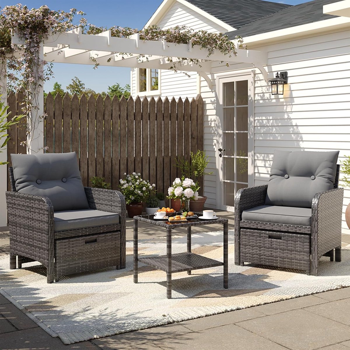 Luxe Compacte Polyrattan Loungeset 5-Delig met Krukjes en Glazen Tafel (62x62x44 cm) – Weerbestendige Tuinset met Dikke Kussens voor Balkon, Terras en Tuin – Grijs