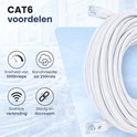 Voordelen van CAT6 UTP: 1000mbps snelheid, 250mhz bandbreedte, stabiele verbinding en stevig/duurzaam. Opgerolde witte kabel op de achtergrond.