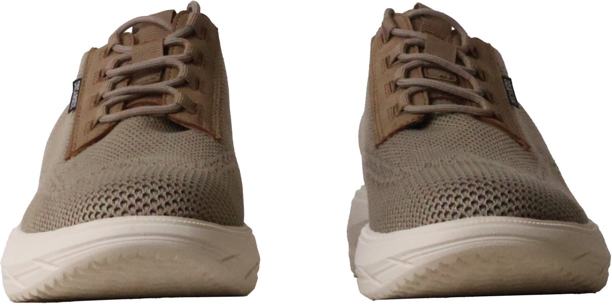 Sneakers met veters