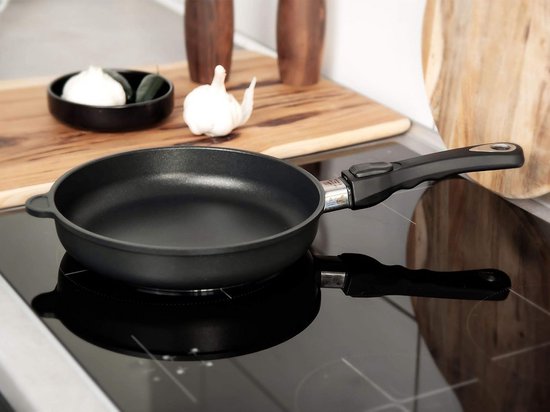 AMT Gastroguss AMZN-428-Z20B Casserole Diameter 28 cm with Removable Handle, Not Suitable for Induction, Lotan® Non-Stick Coating, Cast Iron Pan (Cast Air), AMZN-428-Z20B — afbeelding 2