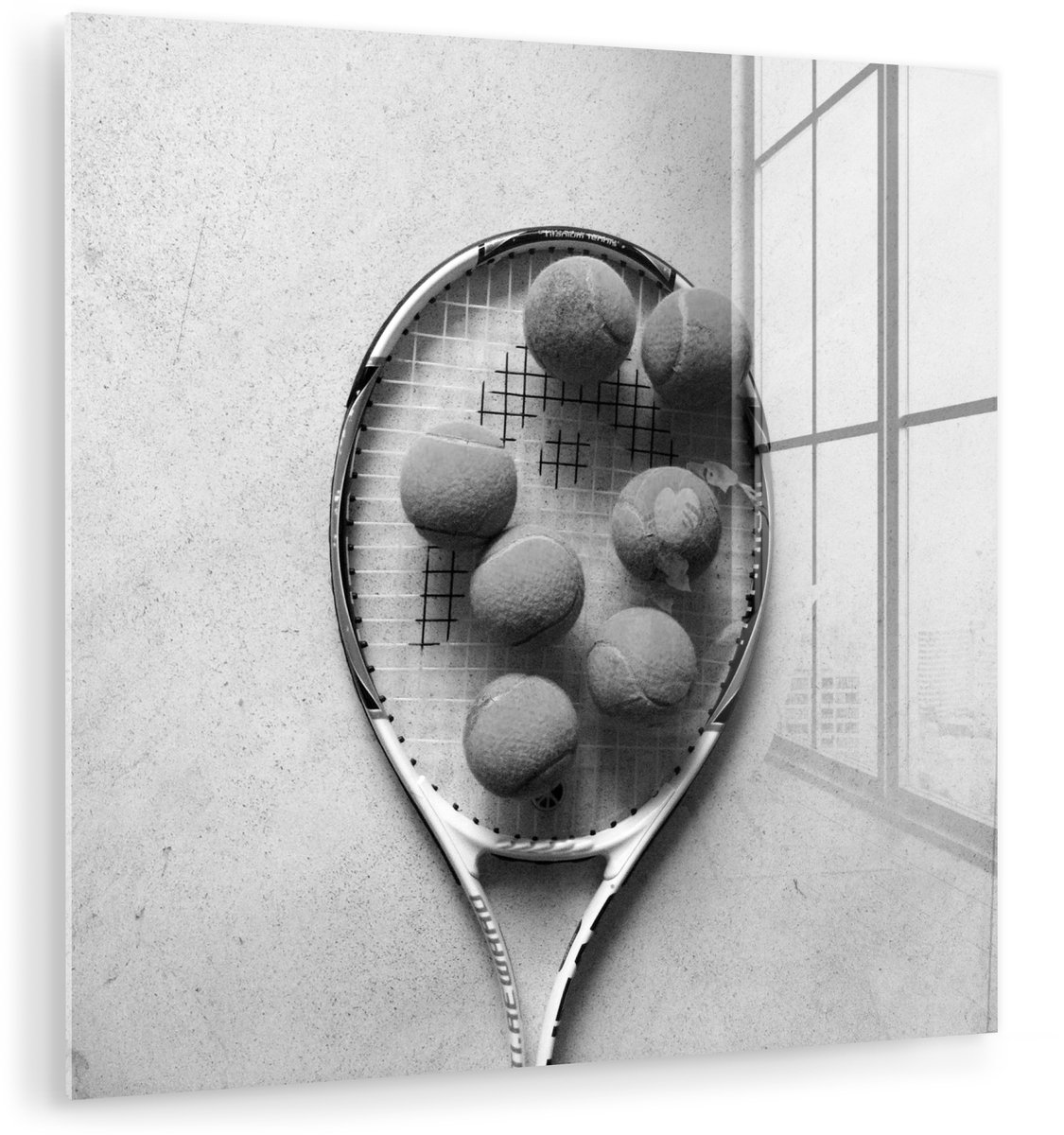 ® Glasschilderij 90x90 cm - Schilderij acrylglas - Tennisracket met veel tennisballen - Foto op glas - Muurdecoratie woonkamer - Wanddecoratie slaapkamer - Schilderijen