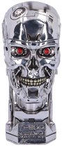 Een zilverkleurige, metalen T-800 Terminator schedel met gloeiende rode ogen en "T-800 JUDGMENT DAY" opschrift.