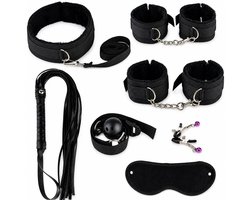 TJ Essentials 7 Delige BDSM Set – Bondageset – Sekspeeltjes – Zweep – Handboeien Halsband – Blinddoek – Gag Ball – Tepelklemmen – Zwart