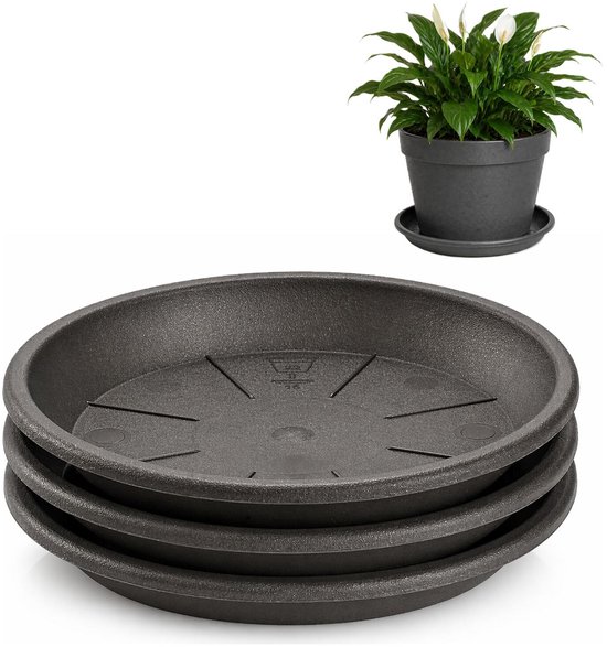 Pile de trois soucoupes de plantes anthracite avec un léger relief.