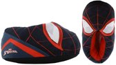 Donkerblauwe Spiderman pantoffel met rode voering, witte en rode ogen. Toont de zijkant en voorkant.