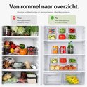Vergelijking van een rommelige koelkast met een georganiseerde koelkast gevuld met BOTC opbergbakjes met fruit en groenten.