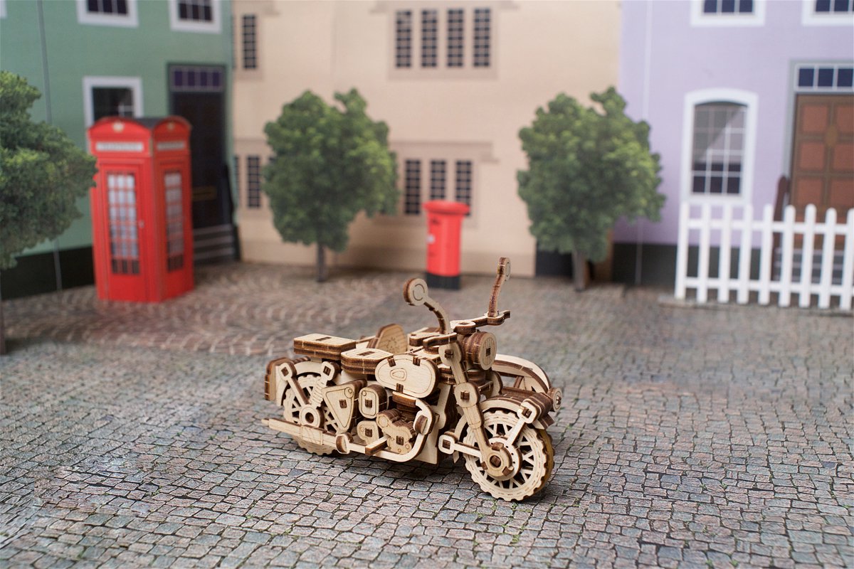 UGEARS 3D Modelbouw - Hagrid's Flying Motorbike™ - Harry Potter™ - Mechanisch Bouwpakket Hout - Educatief Speelgoed — afbeelding 11