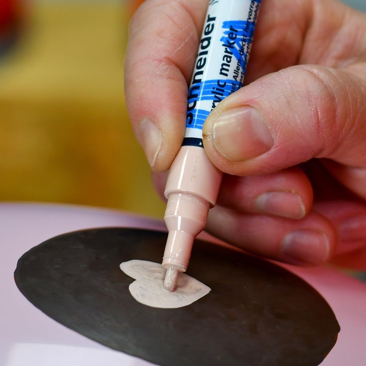 Acrylstift - Verfstift - Creatief Schrijven - Zeer Dekkend - 2 mm Punt - Abrikoos