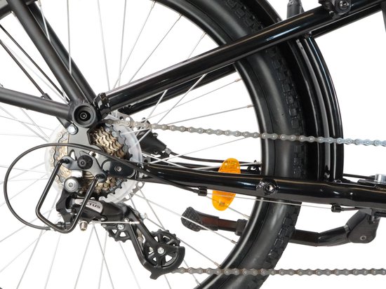 Zwarte derailleur en cassette op een fiets.