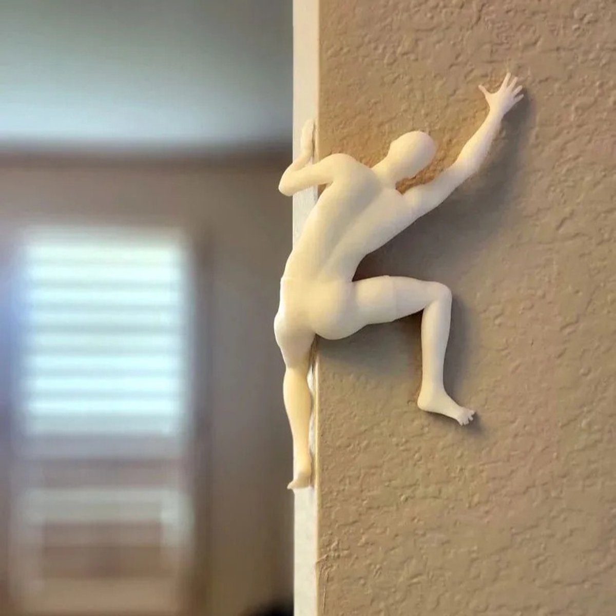 Oneay 3D Klimmend Figuur Wanddecoratie – Unieke wanddecoratie in de vorm van een klimmend figuur. Een modern, minimalistisch plastic kunstwerk, geschikt voor zowel thuis als op kantoor.