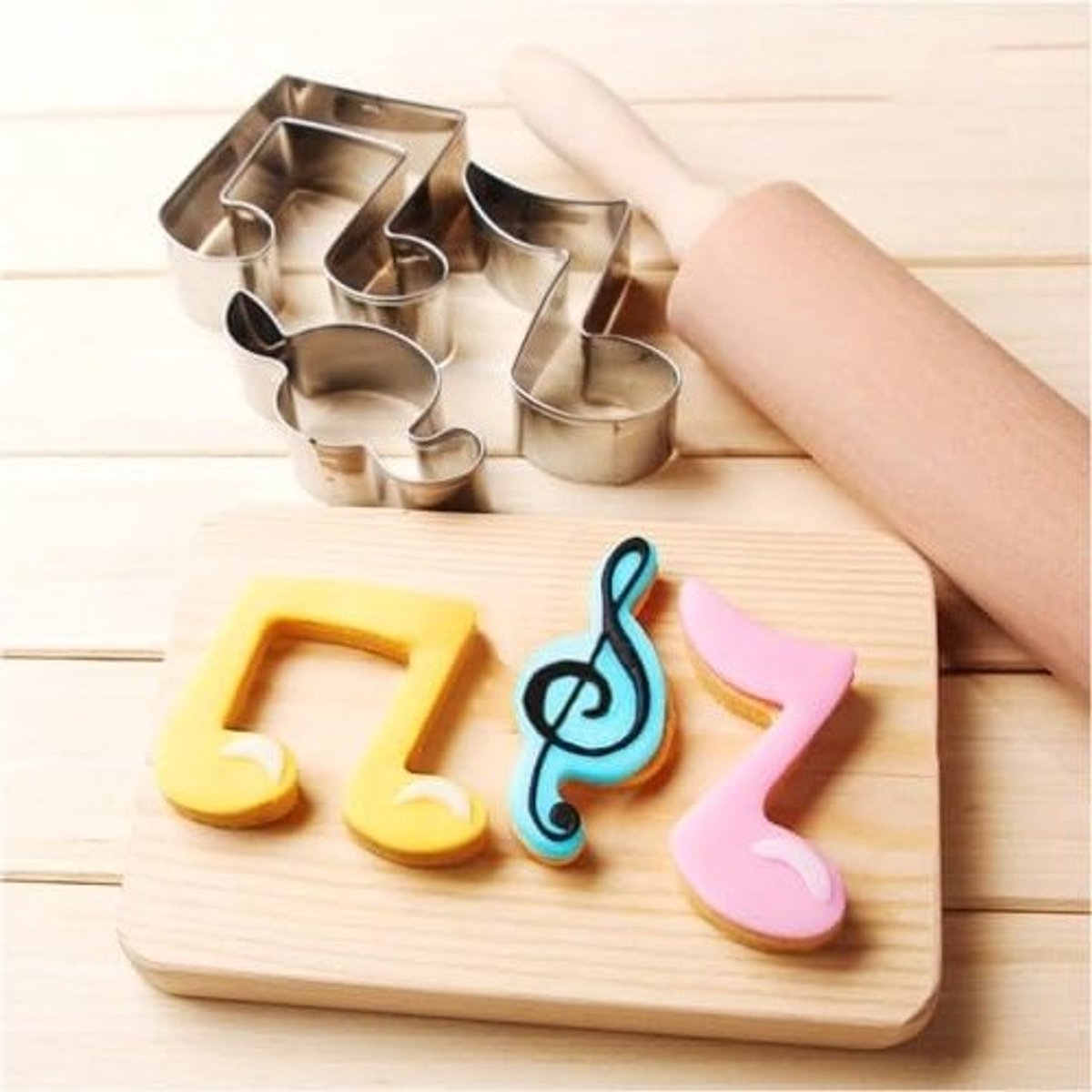 Set van 8 koekjesvormen met muzieknoten en muziekinstrumenten
