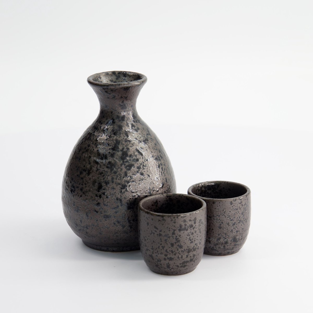 Tokyo Design Studio - Sake Set - Kuro Tetsusabi - 3-delig - 300 ml + 2x 50 ml