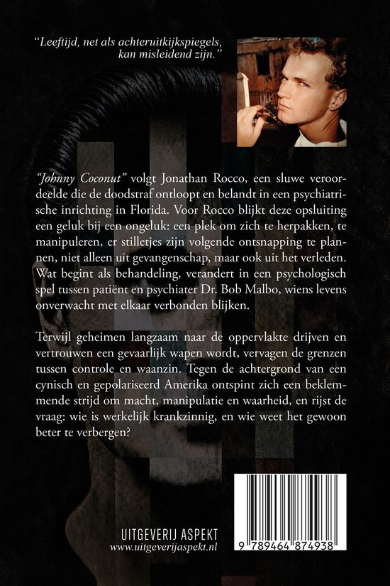 Achterkant boek Johnny Coconut. Een foto van een man die een sigaret rookt. Tekst over het boek.