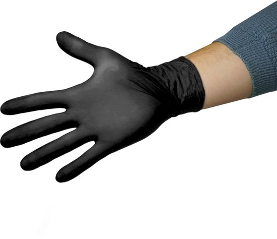 Zwarte nitril wegwerphandschoen, maat S, om een hand met blauwe mouw.