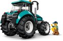Felgroene tractor met grote banden, witte velgen, met minifiguur met emmer.