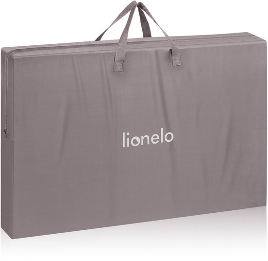 Grijze transporttas met draaggrepen en rits, met "lionelo" logo.