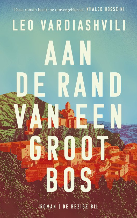 Aan de rand van een groot bos