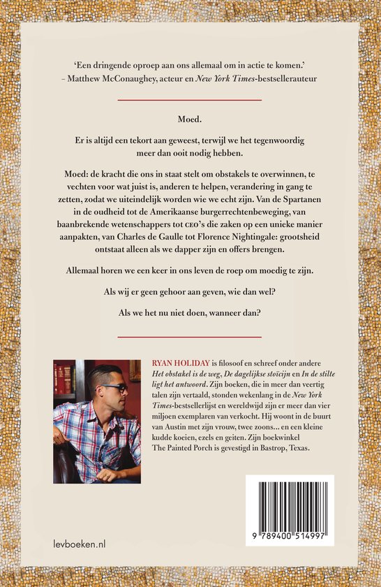 Boekcover met tekst 'Moed' en een foto van Ryan Holiday, auteur.