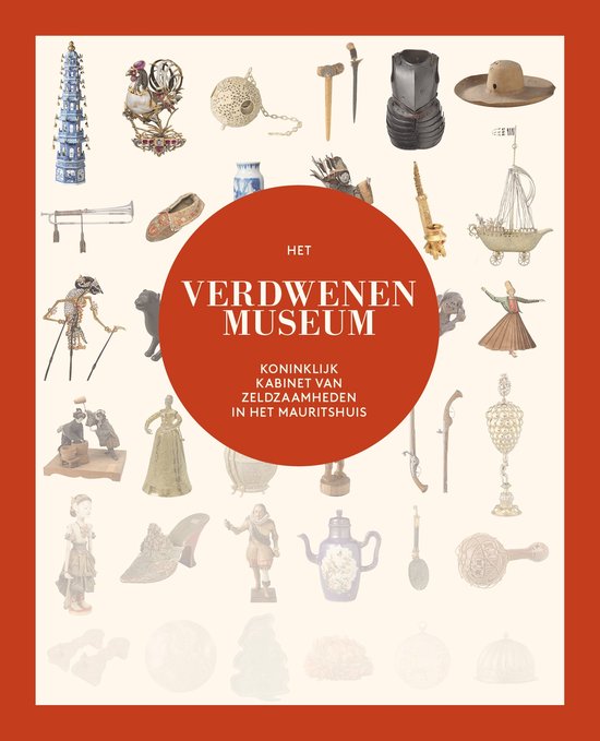 Boekomslag met diverse antieke objecten, waaronder een Chinese pagodetoren, harnas, hoed en een miniatuurzeilboot.