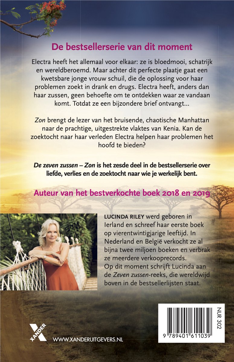 Vrouw met blond haar, rustend op een brug, met rode blouse. Achtergrond met tekst en een savanne landschap.