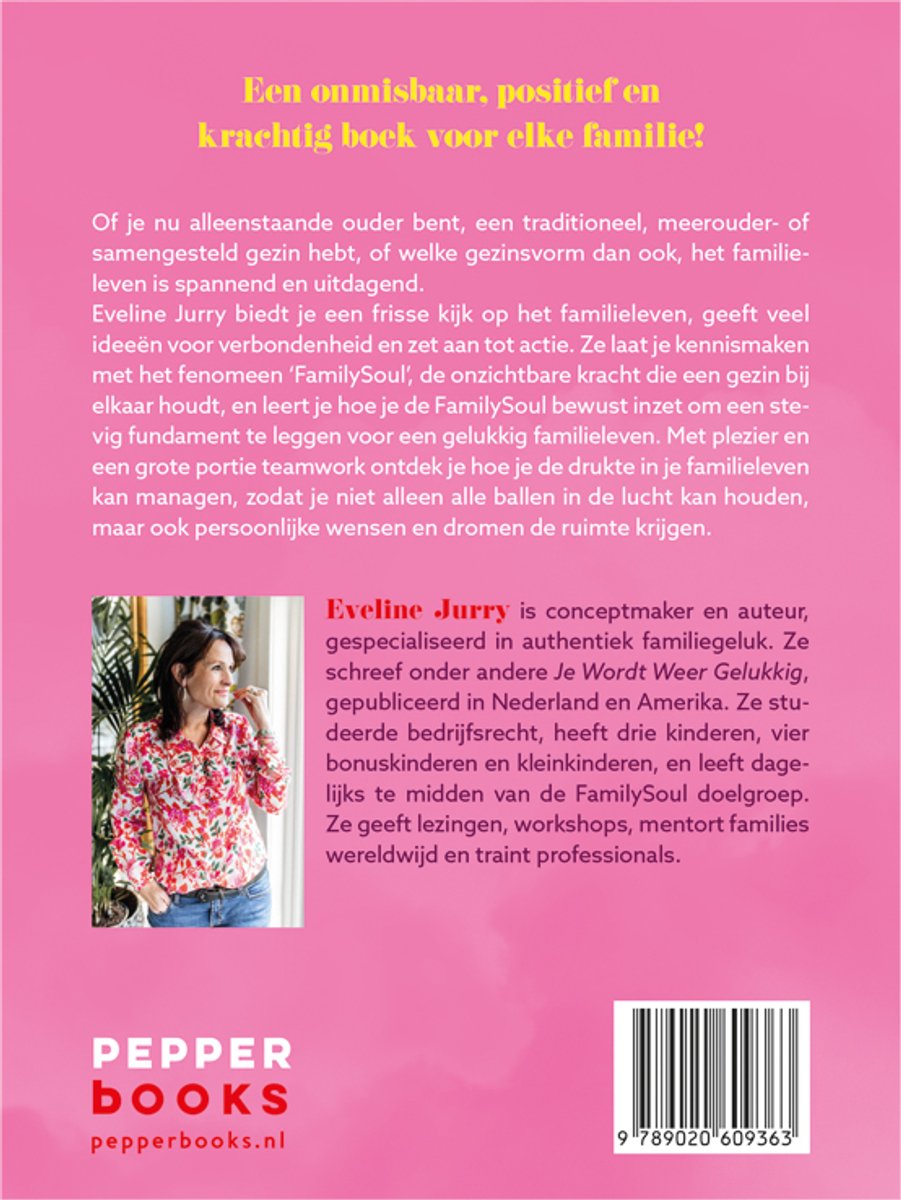 Eveline Jurry in een bloemen blouse met rode, roze en witte bloemen en een spijkerbroek, met tekst "Pepper Books" en ISBN.