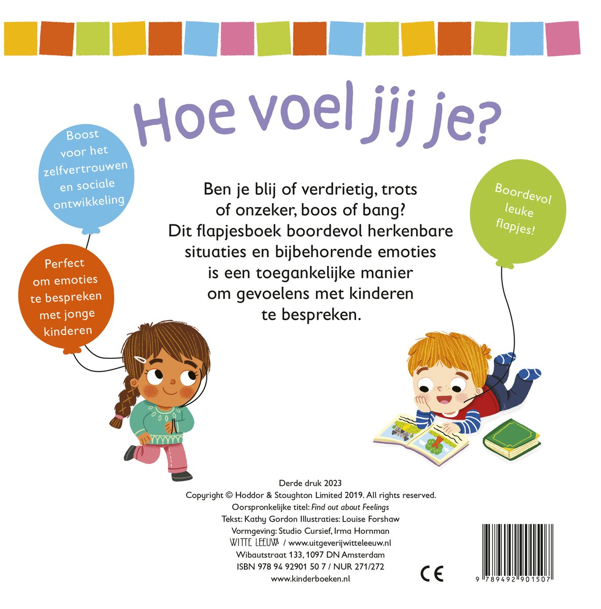 Achterkant van een kinderboek dat flapjes met emoties bevat. Een meisje leest en een jongen ligt op de grond te lezen. Uitgave 2023.