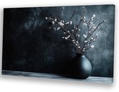 Elegante takken in zwarte vaas - Stilleven wanddecoratie - Schilderij op canvas takken - Minimalisme - Muurdecoratie landelijk - Woonkamer decoratie - Canvas 90x60 cm