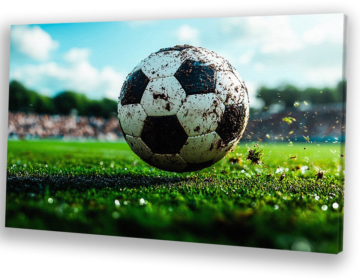 Modderige voetbal op groen gras - Voetbal schilderijen canvas - Schilderijen sport - Hyperrealisme - Vintage schilderij - Schilderijen - canvas 45x30 cm