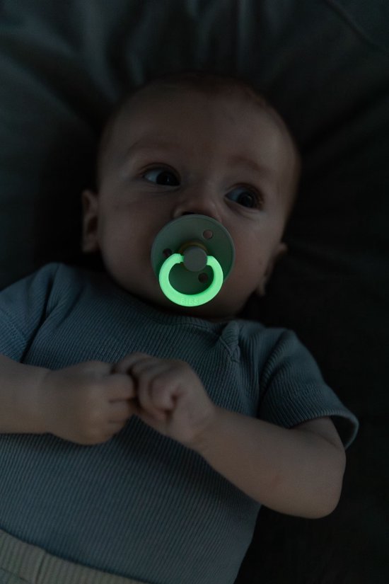 Bibs Blush Glow in the Dark 18+ mnd Fopspeen 300256C van BIBS — afbeelding 3