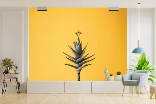 Behang - Fotobehang Plant - Minimalistisch - Bloem - Geel - Breedte 375 cm x hoogte 280 cm