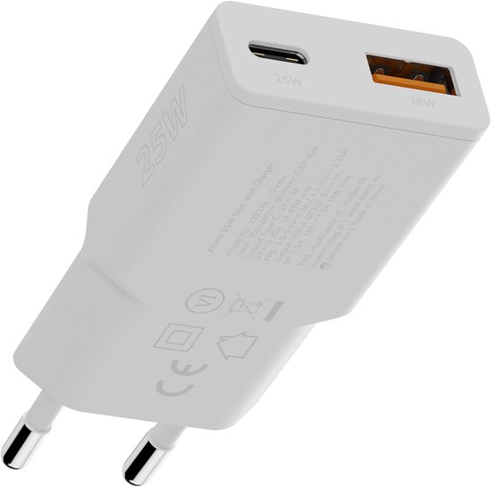 Witte Xtorm 25W Slim Wall Charger, detail van de poorten en specificaties. Met CE en VDE keurmerken.