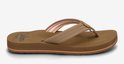 Zij-aanzicht van cognacbruine Reef slippers met gekleurde strepen in de bandjes.