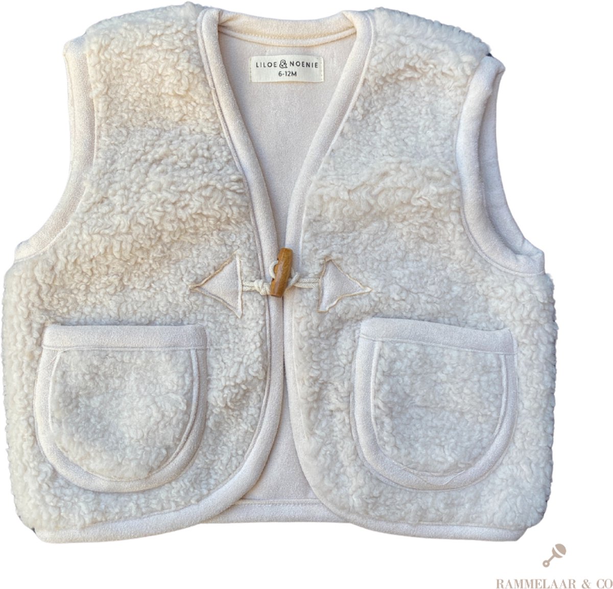 Rammelaar&Co Teddy Vest – Baby Bodywarmer – Zacht Katoen – Warme Voering – Houten Sluiting – Creme – 6-12 maanden