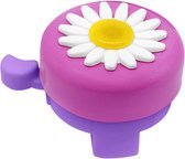Roze fietsbel met paarse bevestiging en een witte bloem met gele bloemkern.