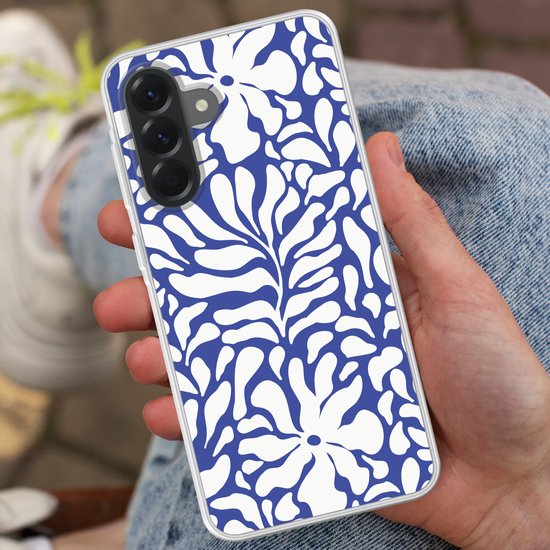 Coque de téléphone compatible avec Samsung Galaxy A56 - Motif Fleurs - Blauw - Wit - Feuilles - Coque en Siliconen