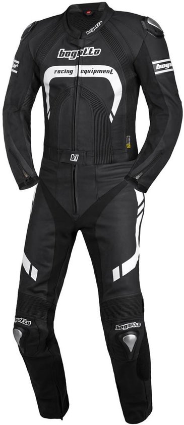 Man in zwart-wit tweedelig motorpak van Bogotto, met "bogotto racing equipment" opdruk.