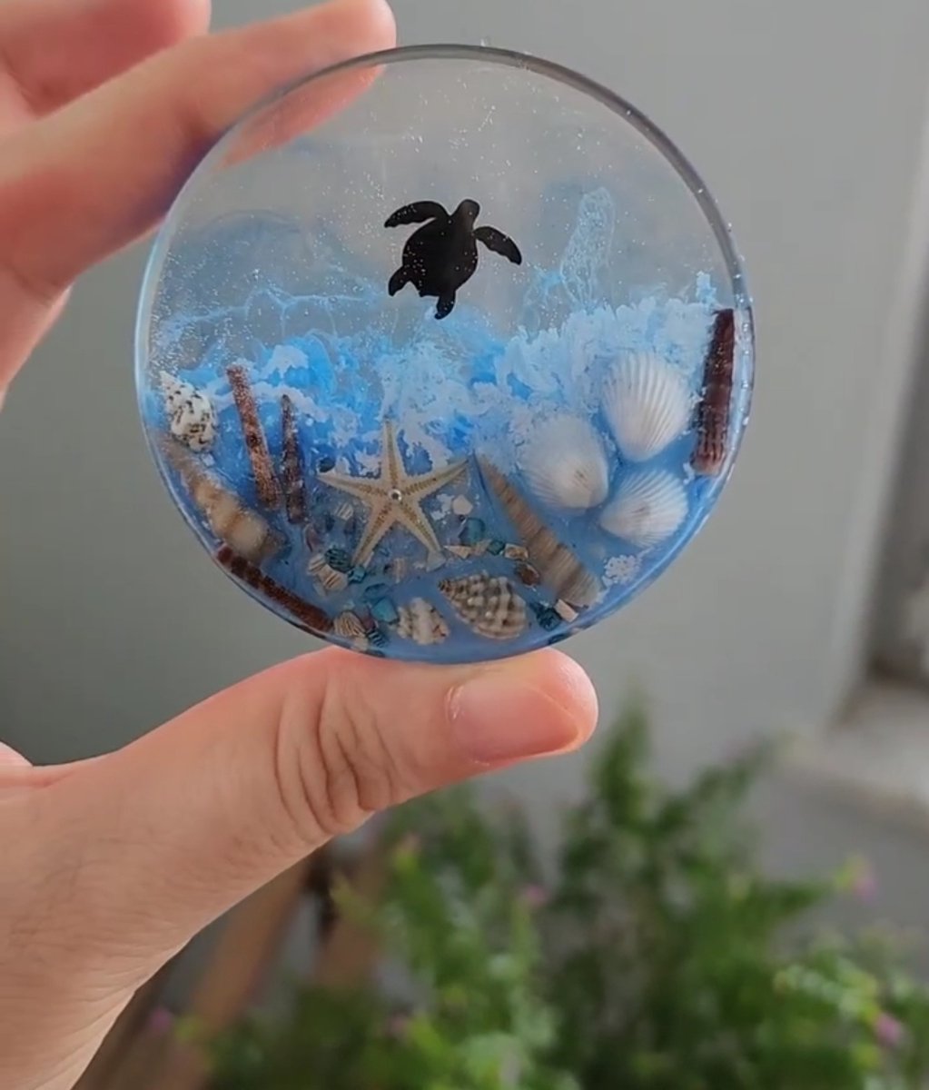 Minis Gifts | Epoxy Sleutelhanger met Oceaan Thema – Uniek Design met Schelpen & Zeefiguren | Persoonlijk Cadeau Idee voor Kerst, Bruiloft of Vaderdag