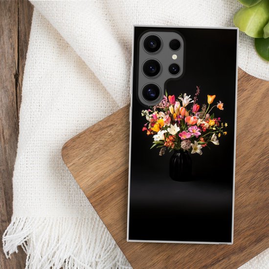 Telefoonhoesje Geschikt voor Samsung Galaxy S24 Ultra hoesje - Vaas - Bloemen - Tulpen - Siliconen Telefoonhoesje Telefoonhoesje