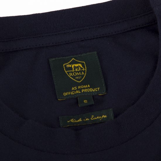 Donkerblauw T-shirt met AS Roma officiële productlabel en 'Made in Europe' label.