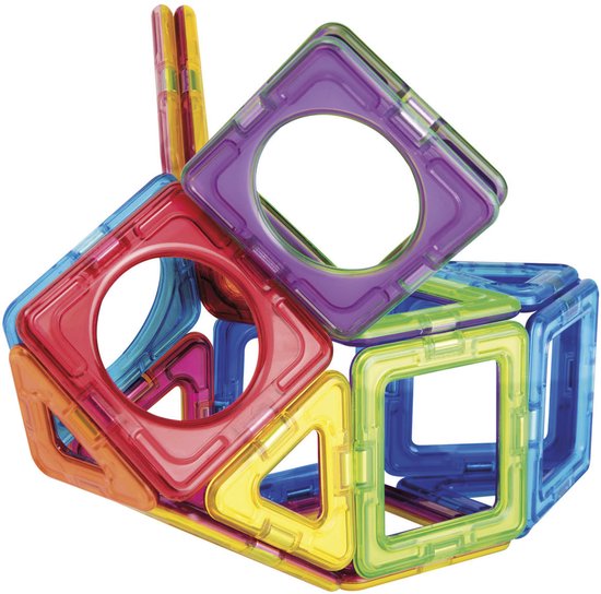 Een kubusvormige constructie van transparante magnetische bouwstenen in diverse kleuren: rood, geel, groen, blauw, paars.