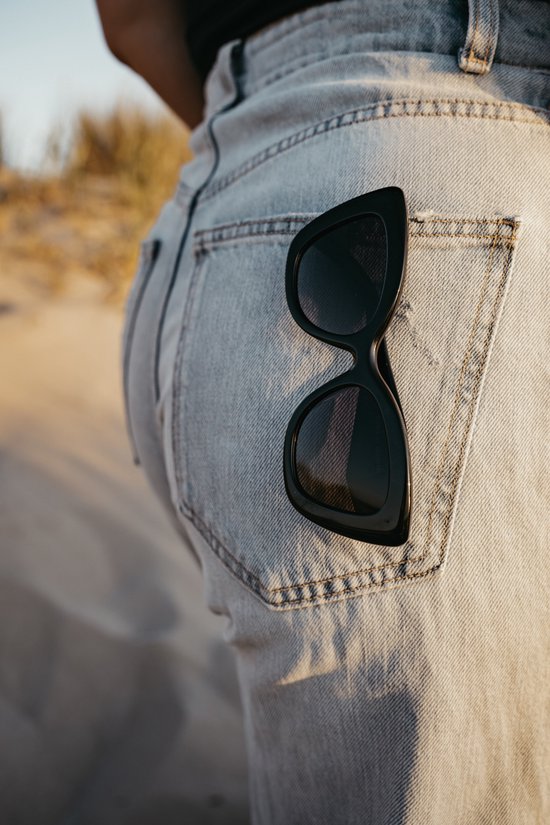 The Brand Remarkable - Zonnebril Unisex - Zonnebril Dames - Zonnebril Heren - Cat-Eye Zonnebril - Zwart - UV400 - Luxe, Duurzame & Trendy Zonnebril - Designer Zonnebril - Mode Zonnebril 2025 - Inclusief Beschermhoes - Polariserend Look van Merkloos — afbeelding 4