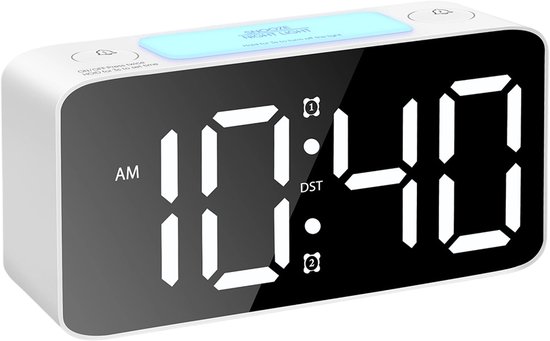 Witte digitale wekker met een groot, helder display dat 10:40 AM toont.