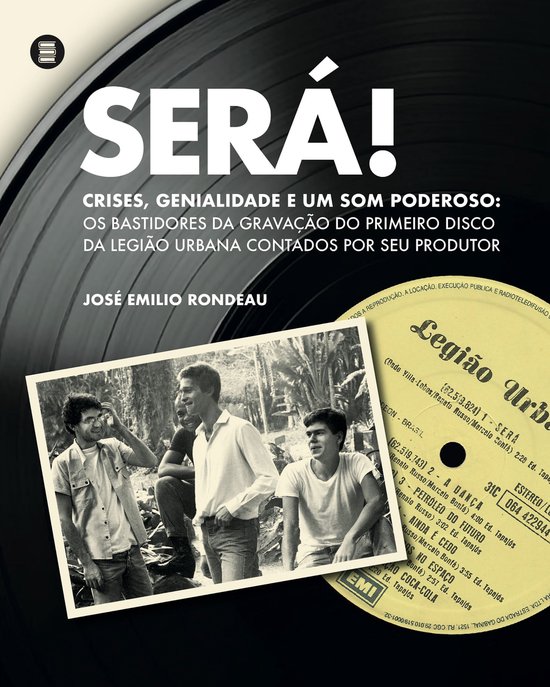 Boekomslag over Legião Urbana met een zwart-witfoto van de bandleden op een vinylplaatachtergrond.