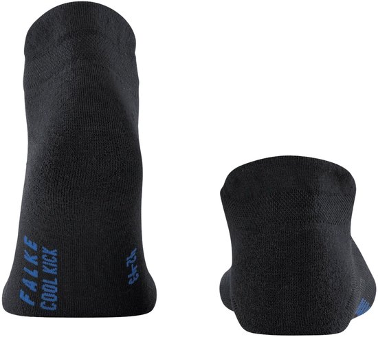 Zwarte enkelsokken met blauwe 'FALKE COOL KICK' tekst en maat 42-43 op de zool.