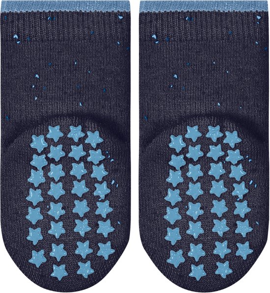 Onderkant van twee donkerblauwe huissokken met blauwe sterren anti-slip noppen.