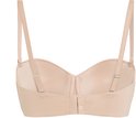 Achterkant van een beige strapless beugel-bh met verstelbare bandjes en haakjessluiting.