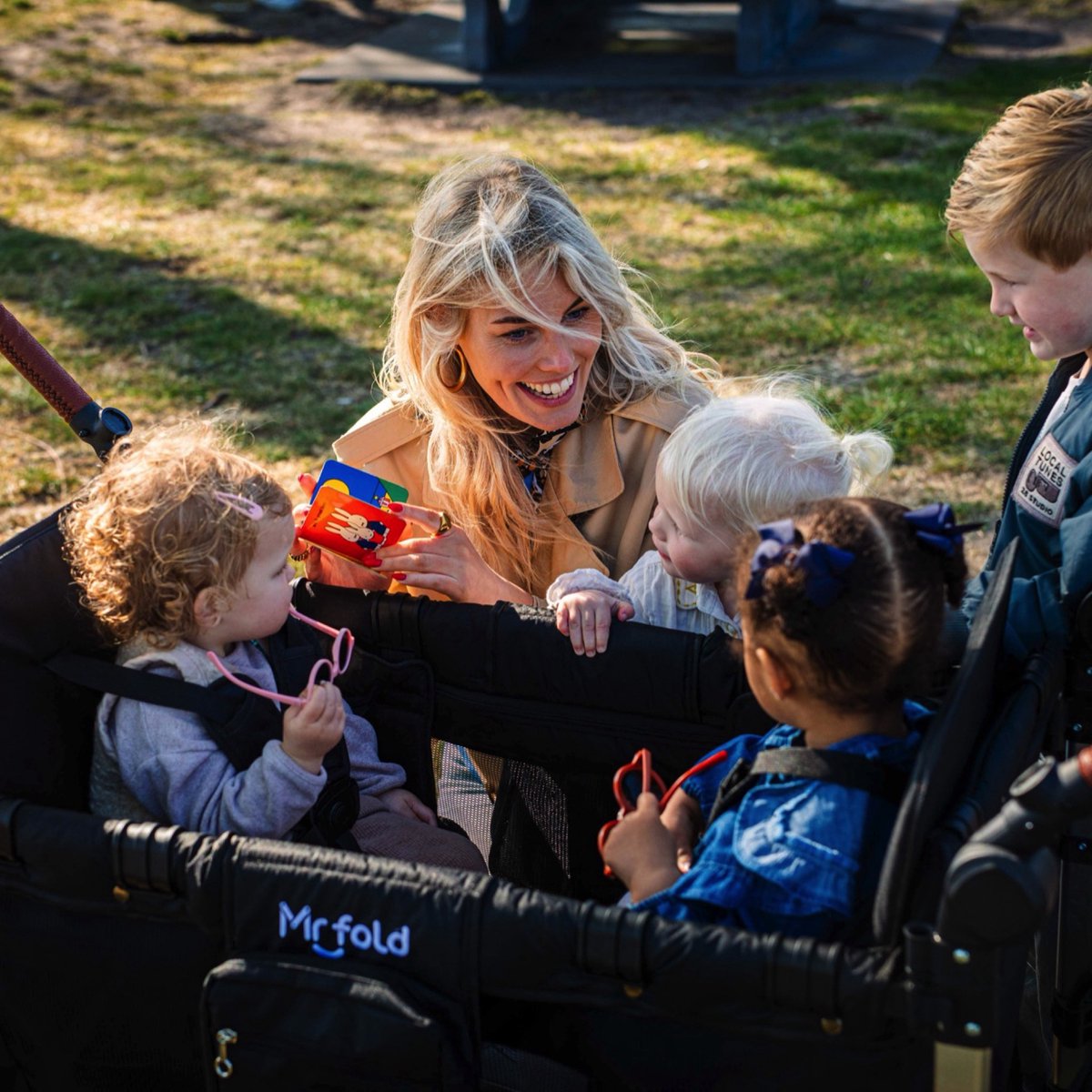 Mr Fold Opvouwbare Kinderwagen Zwart voor 2 Kinderen - afbeelding 3